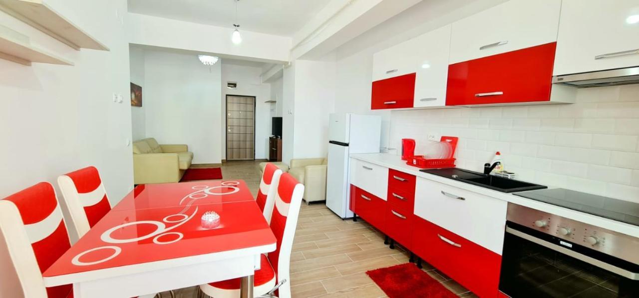 Red Accommodation Near Palas Mall Iasi Exterior foto
